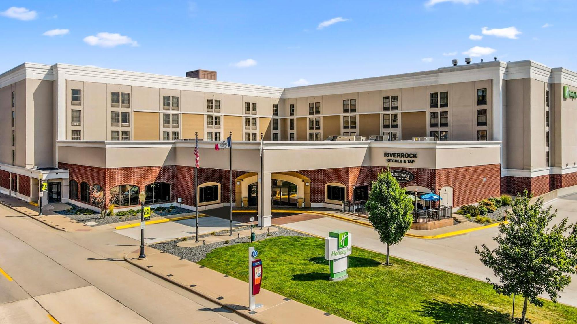 Holiday Inn Dubuque/Galena By Ihg Exterior photo