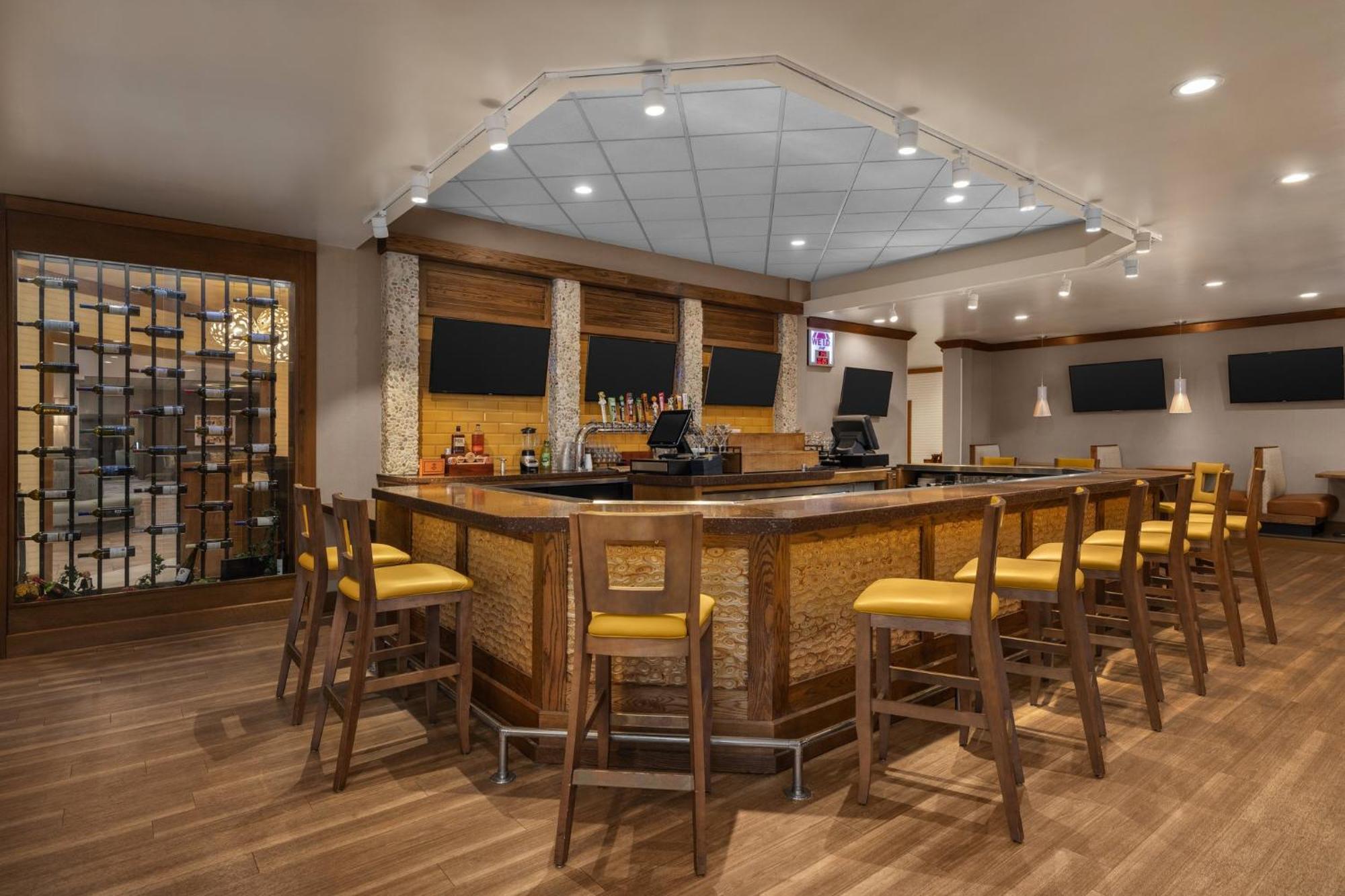 Holiday Inn Dubuque/Galena By Ihg Exterior photo