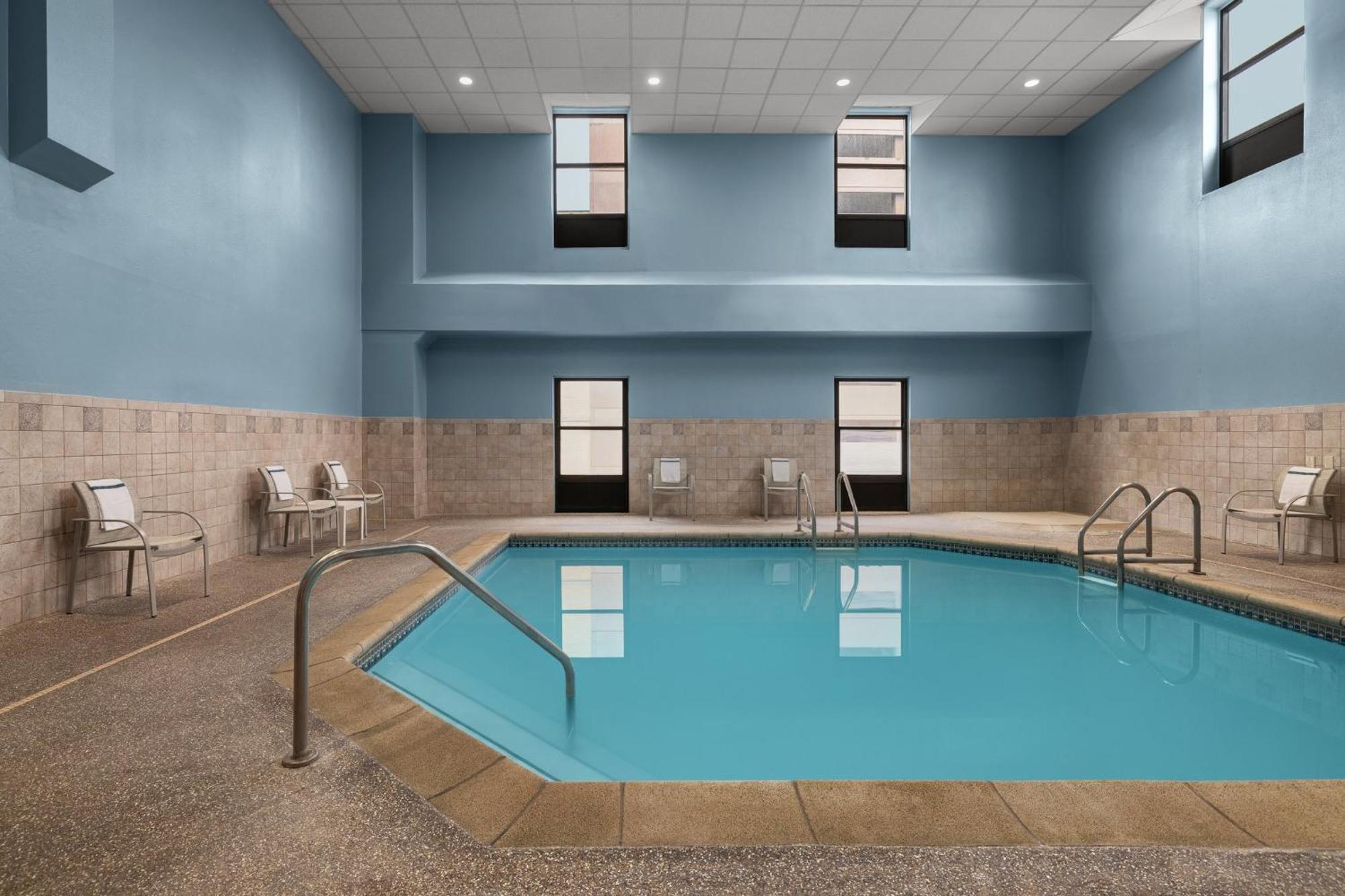 Holiday Inn Dubuque/Galena By Ihg Exterior photo